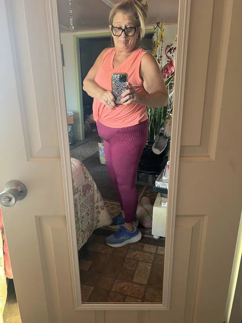 Catherine B., a verified buyer, wearing Sculpt 3D leggings in a mirror selfie