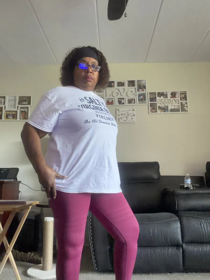 Robin M., a verified buyer, wearing Sculpt 3D leggings at home